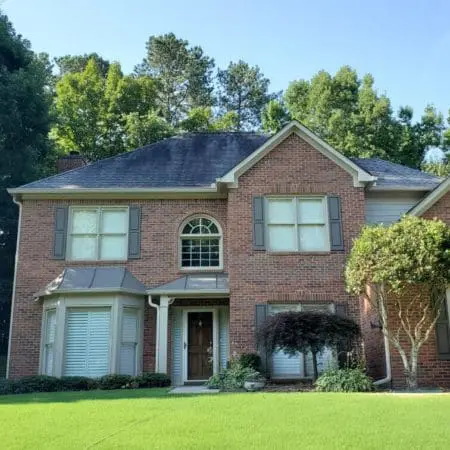 Photo of Aqua-Nomics exterior cleaning showing real results on a building facade, demonstrating quality and expertise in cleaning services