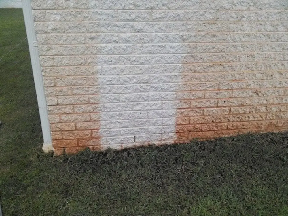 clay-stain-on-white-brick-wall.jpg clay-stain-on-white-brick-wall.jpg