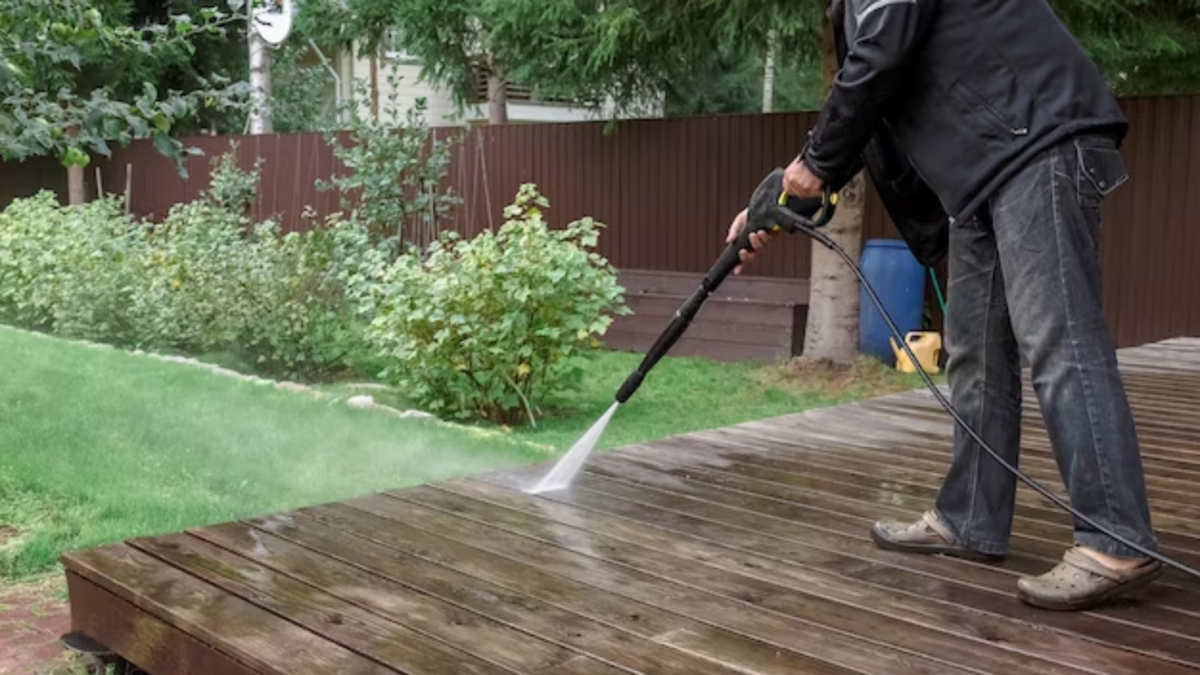 When Is the Best Time of Year for Pressure Washing?